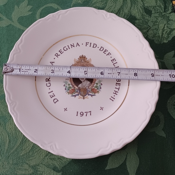 Vintage Queen Elizabeth Silver Jubilee Commemorative Plate - Picture 6 of 6
